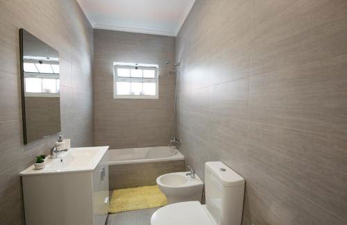 Seaside Azores Villa with natural pool, terrace & barbecue - Photo 10