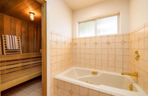 Grand Havasu Oasis with Custom Pool & Spa! - Foto 28