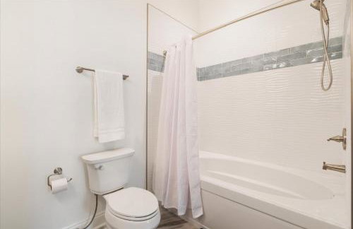 Brand New Luxury Rental on Oleander Unit F - Foto 16