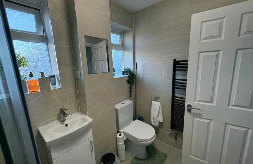 Modern & Spacious 3BR House Bracknell - Berkshire - Photo 69