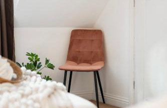 Stylish 5Bedroom Getaway in Quiet Mildenhall Area - Photo 4