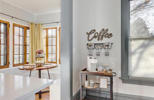 Cozy North End Farmhouse Easy walk to Downtown - Photo 12