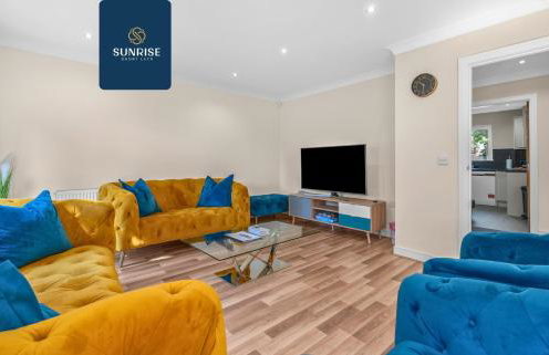 MUIRTON HOUSE - INVOICE and REDUCED PRICE only via SUNRISE SHORT LETS DUNDEE, 4 Bed House, 4 Car Parking, 2 Baths, 5 Smart TVs, Fully Equipped Kitchen, Large Dining and Living Space, Rear Garden, Free WiFi, and ONLY 9 Mins to STANNERGATE Ports - Foto 17
