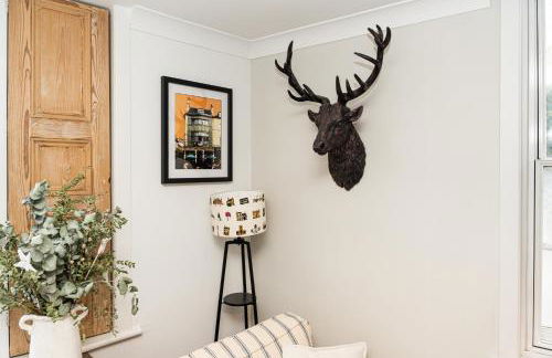 Central Stamford Apartment with private parking - Foto 32