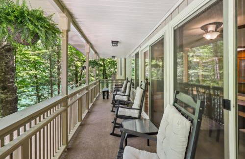 Secluded Lakefront Escape w Private Dock, 600ft Shoreline and Views, Sleeps 13 - Foto 20