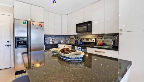 Beachfront paradise Ocean Village Golf Tennis Several heated pools Tiki bar Pickleball insite sports bar and restaurant and much more - Foto 4