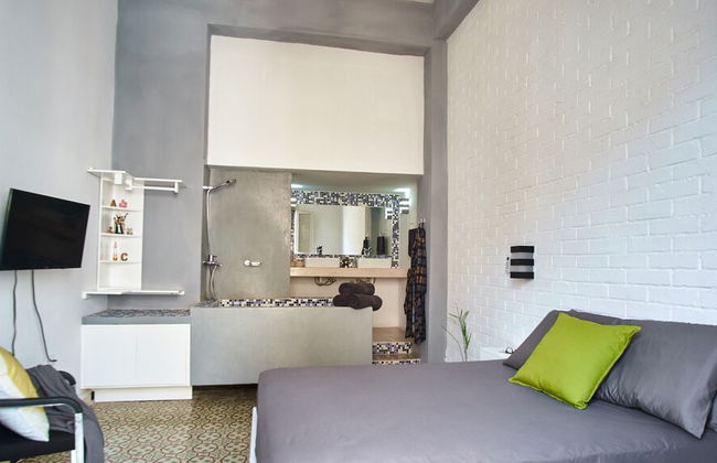 Lujoso Apto WIFI Gratis Balcon y Jacuzzi - Photo 15