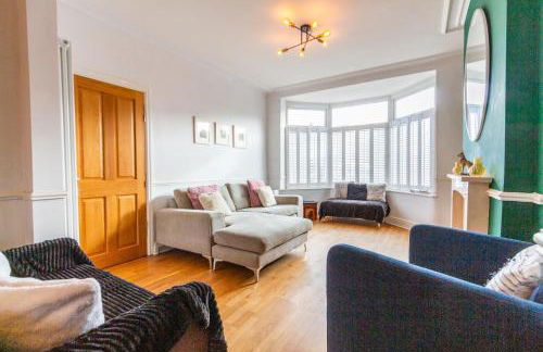 Charming Getaway - 3BR Home in the Heart of Chester - Photo 11