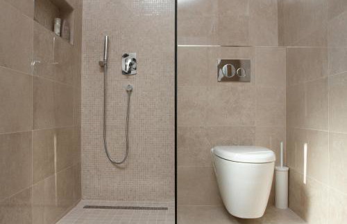 Luxury Poolside Villa - Photo 23