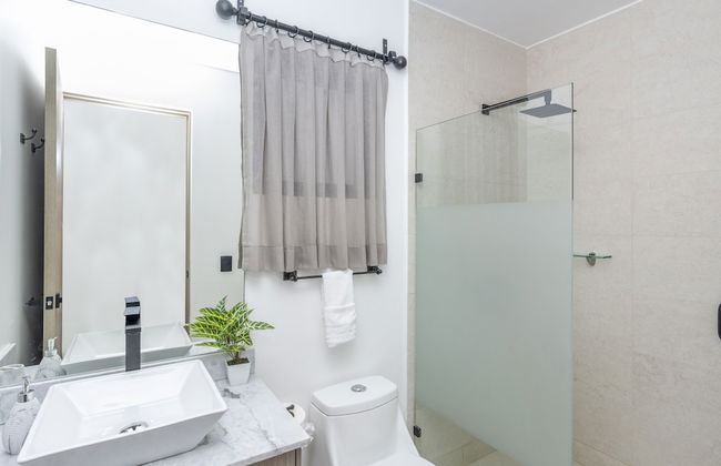 4BR Oasis with Pool & Gym at Nueva Escondida - Foto 19