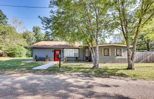 On-Site Creek and Spacious Yard Family Gem in Royal - Foto 31