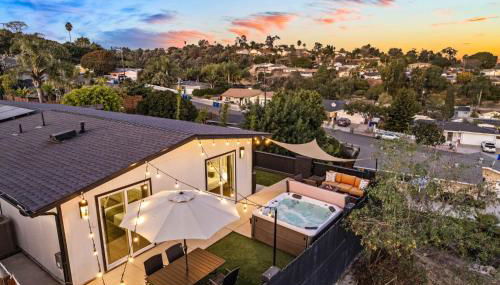 Dog-Friendly House with Hot Tub, AC, Game Room - Photo 3