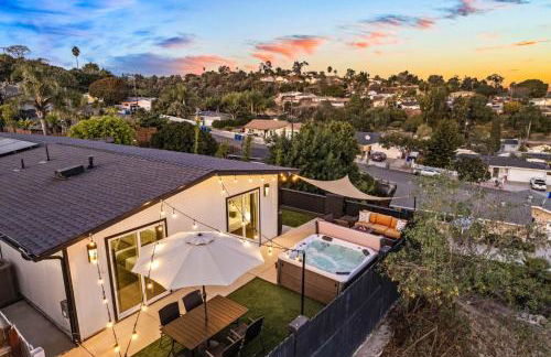 Dog-Friendly House with Hot Tub, AC, Game Room - Photo 3