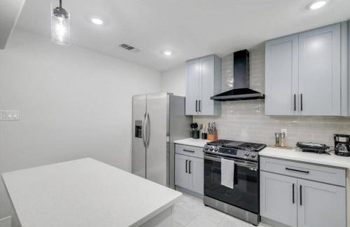 Relaxing Texas Retreat 4BR w Pool & Dream Kitchen - Foto 13