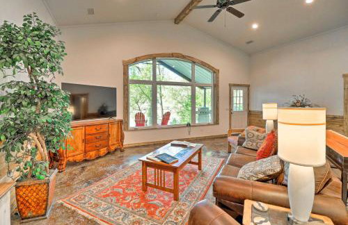 Riverfront Heaven on the White with Covered Patio! - Foto 3