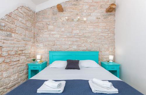 Lovely House Kristina with a pool - Photo 30