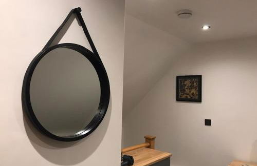 Listed One bedroom thatched cottage with garden - Photo 15