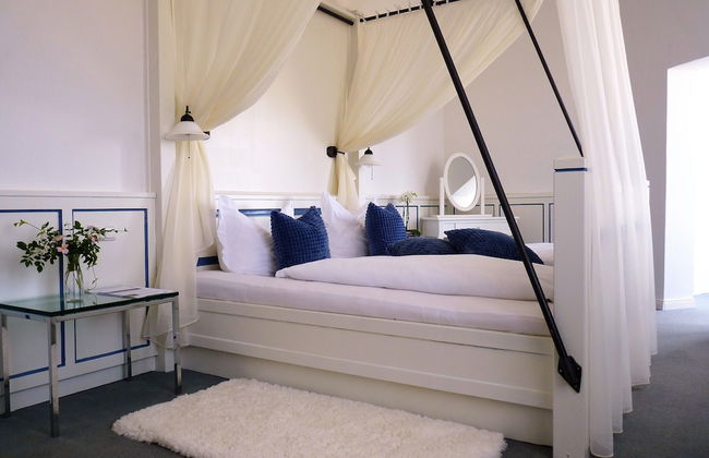 Schloss Weißenburg - Photo 27