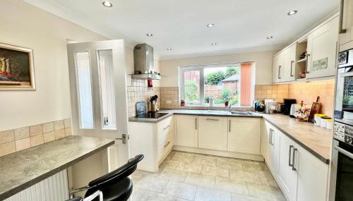 3 bedroom house with ample parking and garden - Foto 5