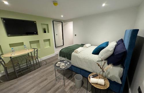 Southgate Luxury Apartments-Jaquzzi Bath-Private Parking- suitable for contractors - Foto 26