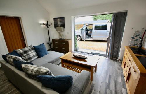 Luxury Pamper Home Hot Tub & Sauna Ladies Retreat - Photo 77