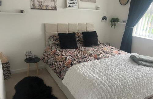 Stay solihull 5 mins to NEC and AIRPORT SLEEPS 9 contractor friendly 3 bathrooms driveway parking 3 - Foto 27