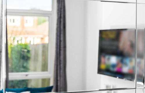 Stylish 3 Bed House - Garden - Parking - Netflix 181TA - Photo 32
