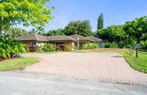 Boho House - Stylist Home with Parking and large Yard - Foto 23