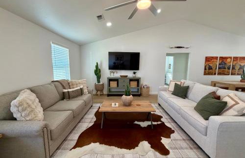 Lucky Cowboy Lodge Near WinStar - Cozy 3BR Home - Foto 17