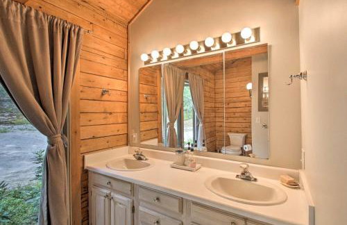 Elegant and Quiet Maine Escape with Sauna and Deck! - Foto 12