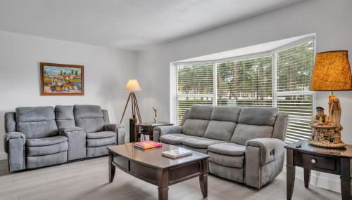 4 bd Near beach spacious solar heated pool waterfront home - Photo 3