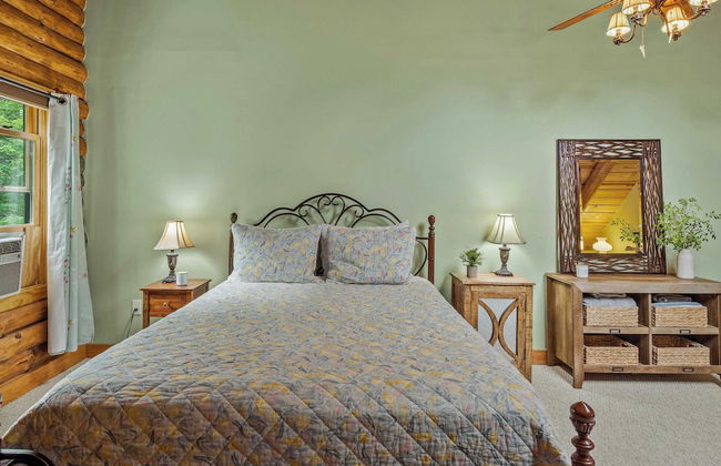 The Bigwood Cabin by Avantstay Hot Tub, Firepit, Pool Table, Private Yard - Photo 49