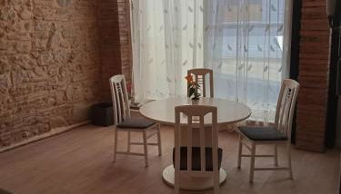 Appt climatisé, 4 à 6 couchages Tarn, Albi, Gaillac, Cordes, Wifi gratuit, boîte à clés, proche commodités et gare routière - Foto 3