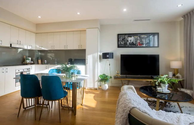 Brilliant 3 Month Corporate Rental With Balcony - Photo 18