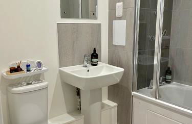 Beautiful 1 bedroom Luxury Apartment near Erith Station - Photo 10