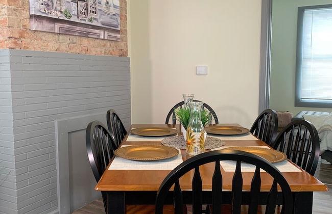 The Eastside Manor - Private Yard & Parking, Near Falls & Casino by Niagara Hospitality - Photo 18