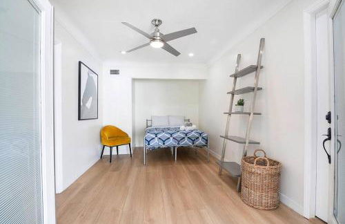 Updated 3-Bedroom LA Home with Backyard, BBQ & Family-Friendly Amenities - Photo 27