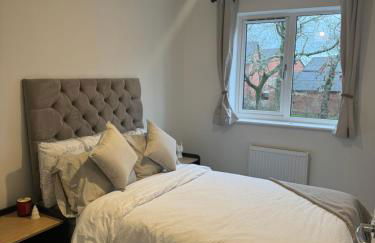 3 Bedroom Brand New Whiteley Home with Hot Tub - Photo 12