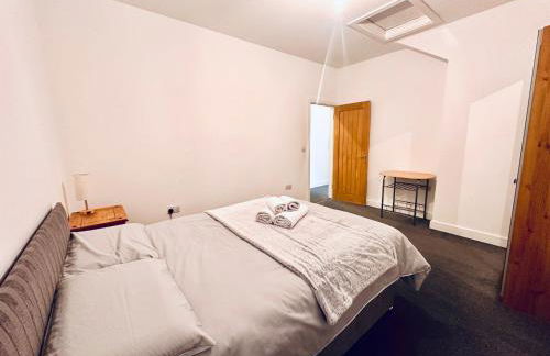 Stylish 1 Bedroom Flat in the Heart of Staines - Foto 6