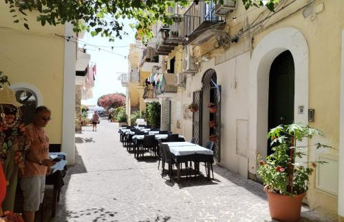 Ischia Ponte Romantic Apartment in the Historical Center and Near the sea - Photo 36