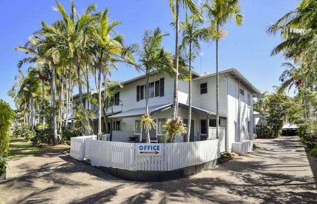 Coco Bay Resort - Photo 2