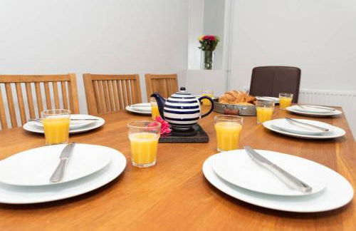 Large House in Looe, Near Beach and Bars with Great Views, Free Parking and Free Access to a Nearby Indoor Swimming Pool - Foto 11