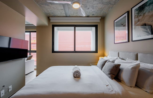 w Majestic 1BR w Great Pool in Centriqo - Foto 21