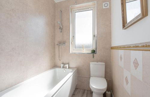 Spacious 3 bed flat- Free parking Edinburgh & Fife - Foto 4