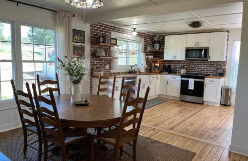 In the Woods by a Pond! Sugar Ranch Guest House! - Foto 7