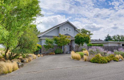 Steps to Beach: Home w/ Hot Tub in Oak Harbor! - Foto 1