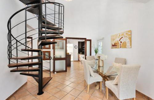 Casa con piscina y gran jardín - Foto 25