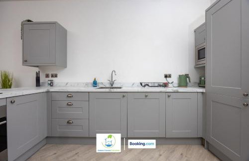2 Bedroom Apartment By Green Haven Escapes Short Lets & Serviced Accommodation In Leeds with Free WiFi & Parking - Photo 18