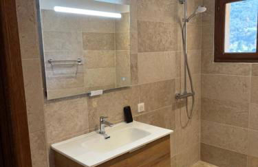 Gite boutx avec Jacuzzi 12 personnes 5 LITS DOUBLES ET 1 CANAPE LIT - Foto 8