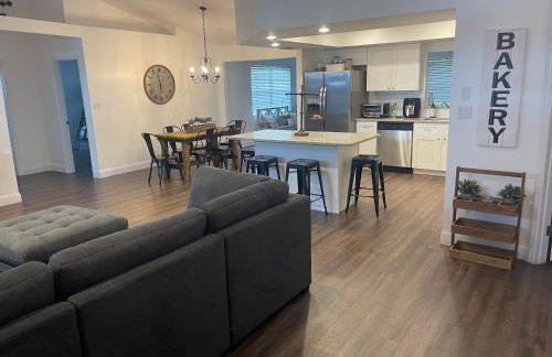 Beautiful Home across the street from Lake June! - Foto 5